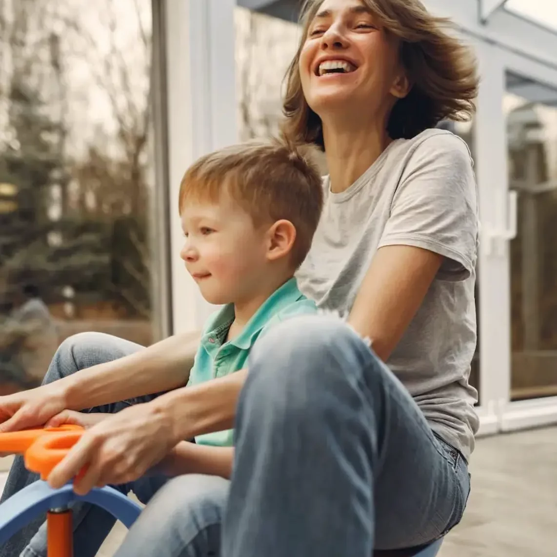 mom and child smiling